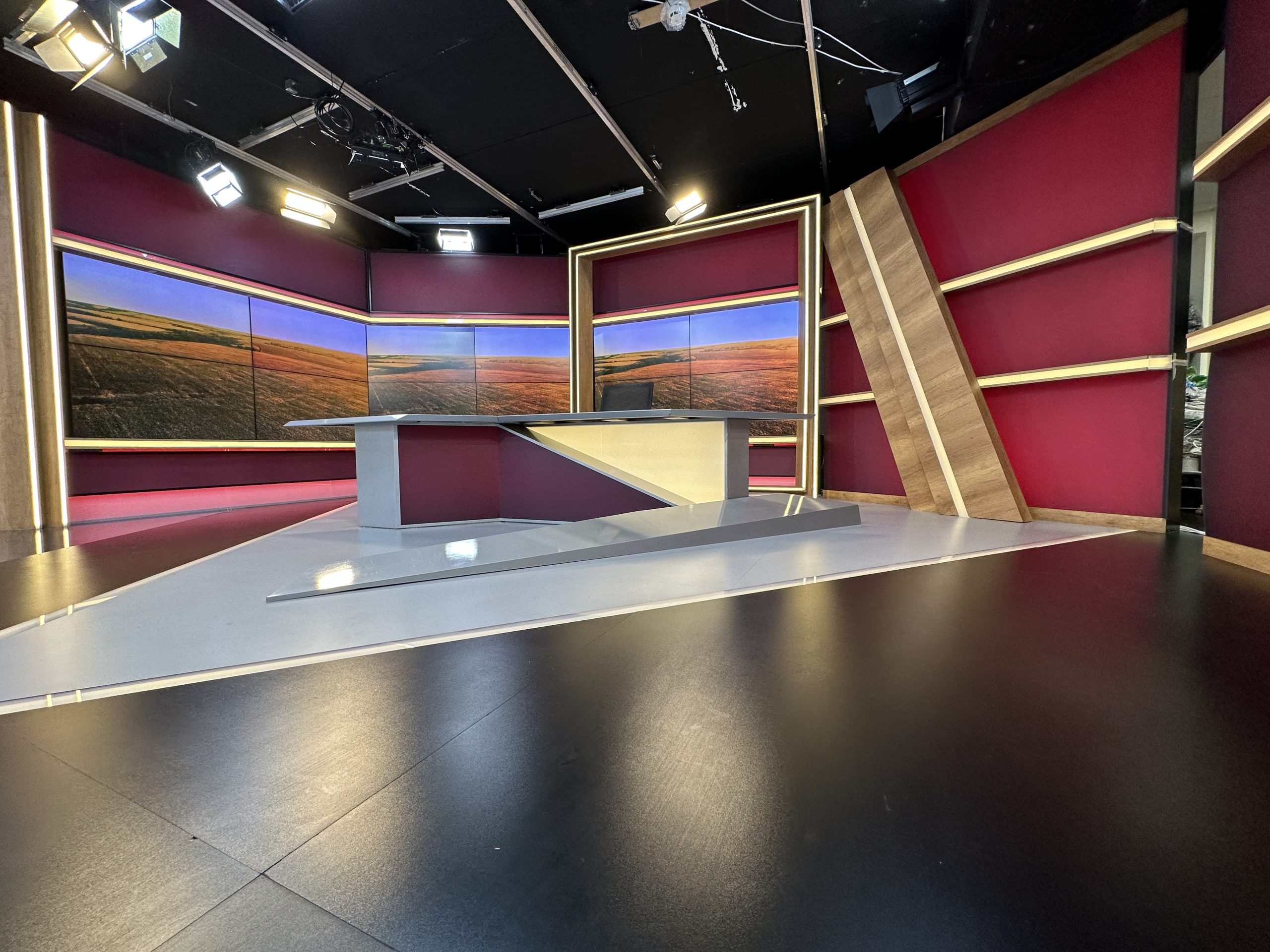VM Cloud studio set design