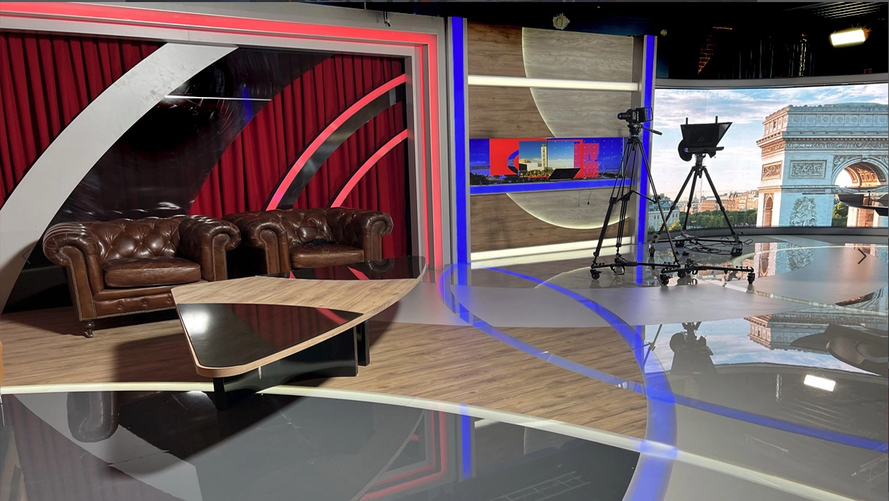 Canal 22 studio picture